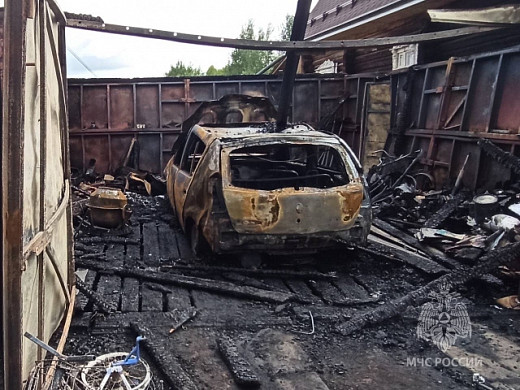 Три автомобиля и одна детская машинка сгорели в Ивановской области